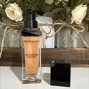 Givenchy Matissime Velvet Foundation – 09 Mat Cinnamon – NWOB – Discontinued